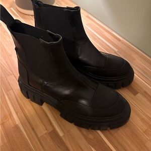 Aquatalia waterproof booties barely worn
